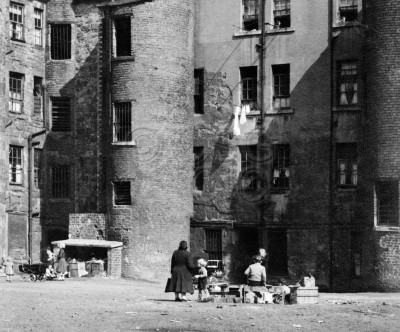 Gorbals Back Court - Adelphi...